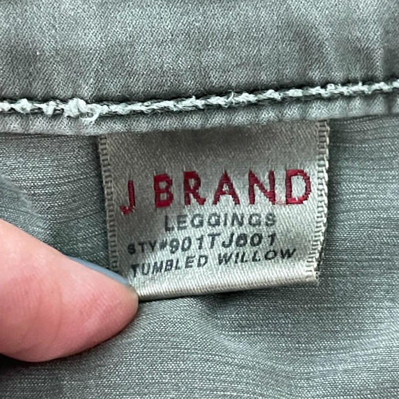 J Brand Skinny Legging Jean in Tumbled Willow - Picture 7 of 8